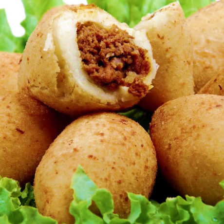 Bolinho de mandioca recheado