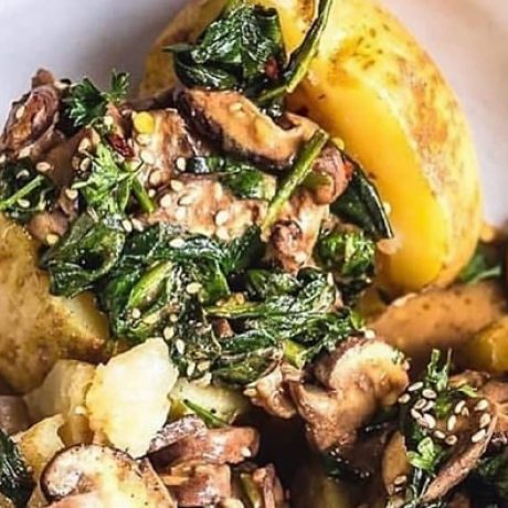 Batatas Assadas Recheadas com Cogumelos e Espinafre