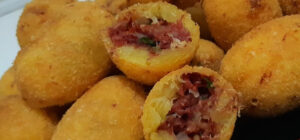 Bolinho De Mandioca E Carne Seca
