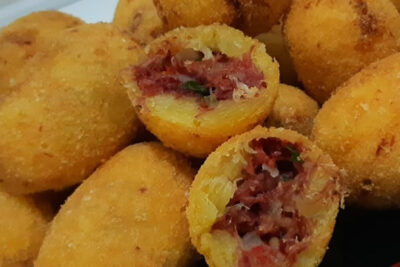 Bolinho De Mandioca E Carne Seca